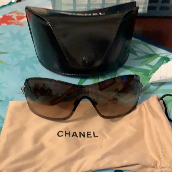 Chanel camellia sunglasses - Picture 1 of 5